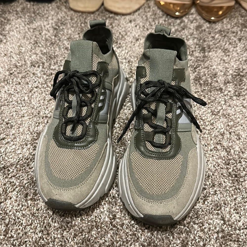 Stylish H&M sneakers. Green sneakers